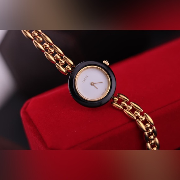 Vintage 1990s Gucci Interchangable Bezel 11/12.2 Women Watch
Rice Link Bracelet - Picture 13 of 16